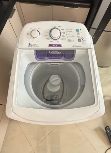 Máquina de Lavar Electrolux 8,5kg Branca Turbo Economia com Jet&Clean e Filtro Fiapos (LAC