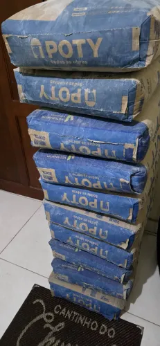 Vendo 10 sacos de Cimento Poty