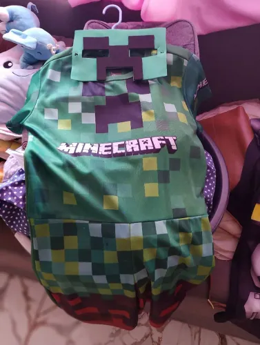 Vende- se fantasia infantil. Tema Minecraft e Batman R$ 20,00 casa uma..