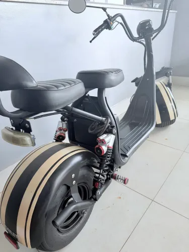 Moto elétrica tipo scooter