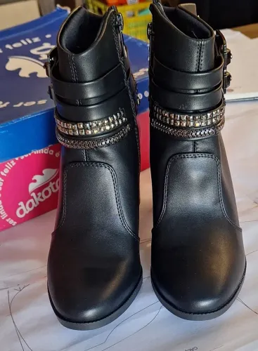Bota Boteiro Nova na caixa nunca usada tamanho 35