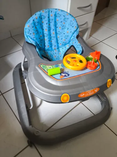 Andador para bebê (semi-novo)
