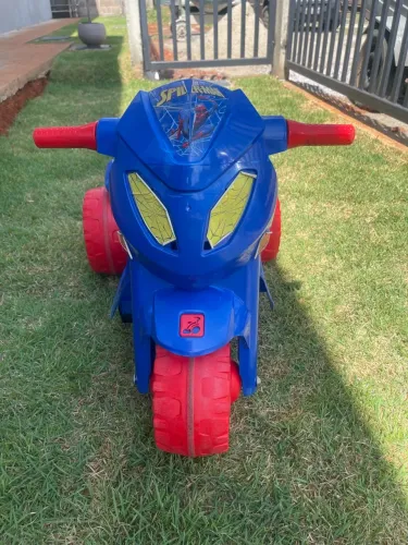 Moto elétrica Spider man