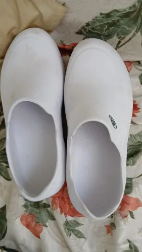Jaleco e sapato de enfermagem. Branco