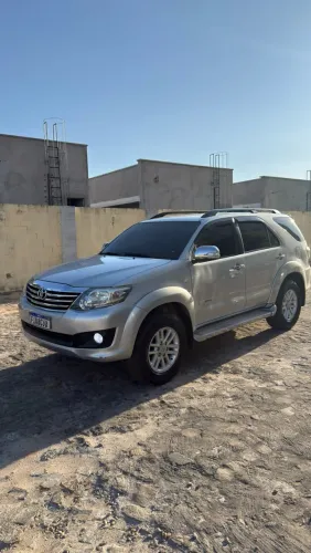 Toyota Hilux SW4 SR 4X2 2.7/2.7 Flex 16V Mec. 2014