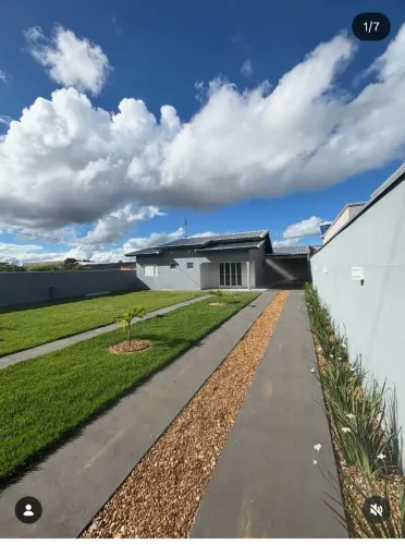 CASA À VENDA - AMPLO TERRENO, ENERGIA SOLAR, EXCELENTE LOCALIZAÇÃO