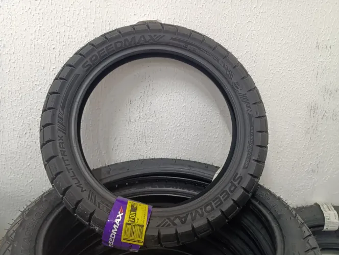 Pneus traseiros para moto(Bros, crosser e xre190), marca SpeedMax.