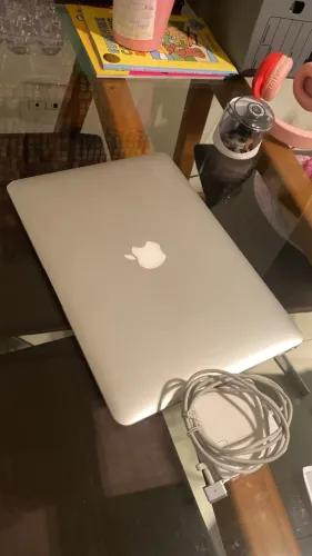 Apple Macbook Air 2017 with 1.8GHz Intel Core i5 (13-inch, 8GB RAM, 128GB Intel Core i5