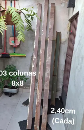 Coluna em ferro bem conservada