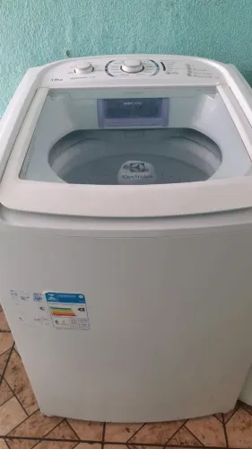 Vendo máquina de lavar Electrolux 15 kg Semi Nova MODERNA
