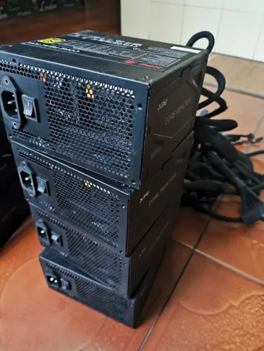 Kit combo 10 unidades de fontes de alimentação 750 e 850 W.