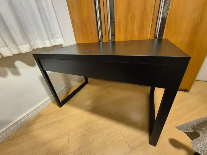 Mesa preta para escritório / home office - 120 x 70 cm