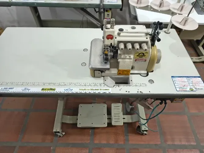 MAQUINA INDUSTRIAL OVERLOCK PONTO CADEIA JACK JK-805 (10X sem juros)