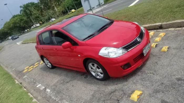 Nissan Tiida SL 1.8/1.8 Flex 16V Aut. 2012