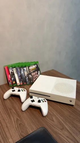 XBOX ONE S COM 2 CONTROLES E JOGOS
