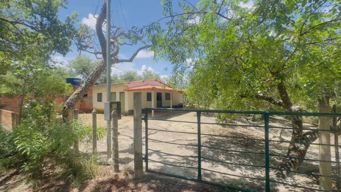 Casa na beira do rio Jequitinhonha