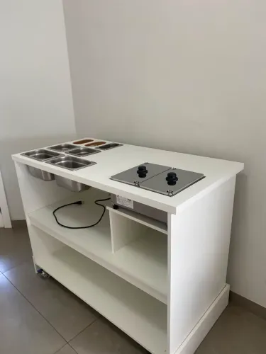 Balcão móvel para fondue de chocolate