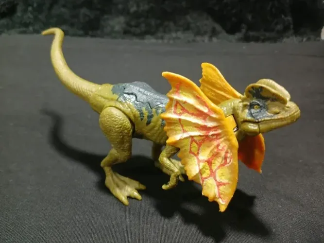 - USADO - Dilophosaurus Jurassic World - Legacy Collection