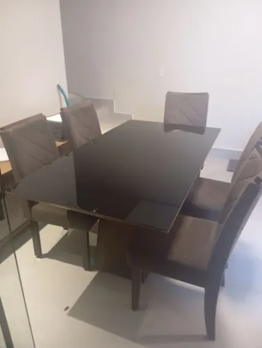 Mesa de jantar com 6 cadeiras 