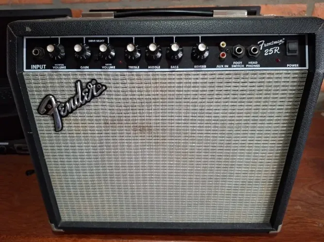 Amplificador de guitarra Fender Frontman 25R