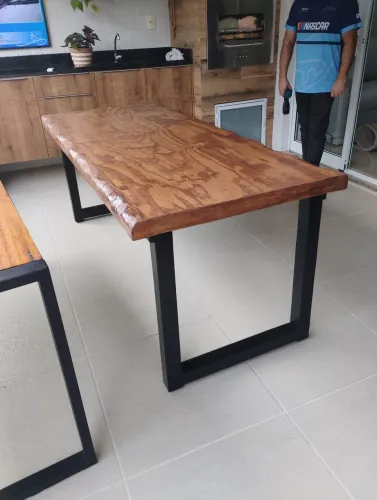 Mesa de madeira rústica novíssima