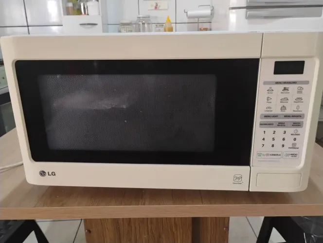 Microondas LG 30 litros 22v