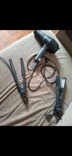 Secador e 2 chapinhas, ambos funcionando normalmente 