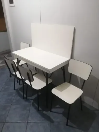 MESA DE FORMICA COM 4 CADEIRAS