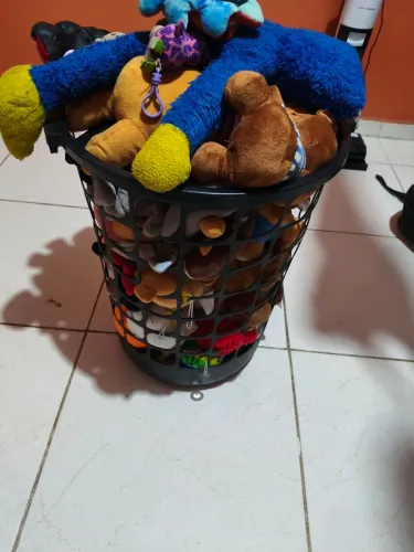 Cesto de pelúcias. (30 unidades)