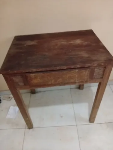 Vendo mesa pequena em sucupira 70x50