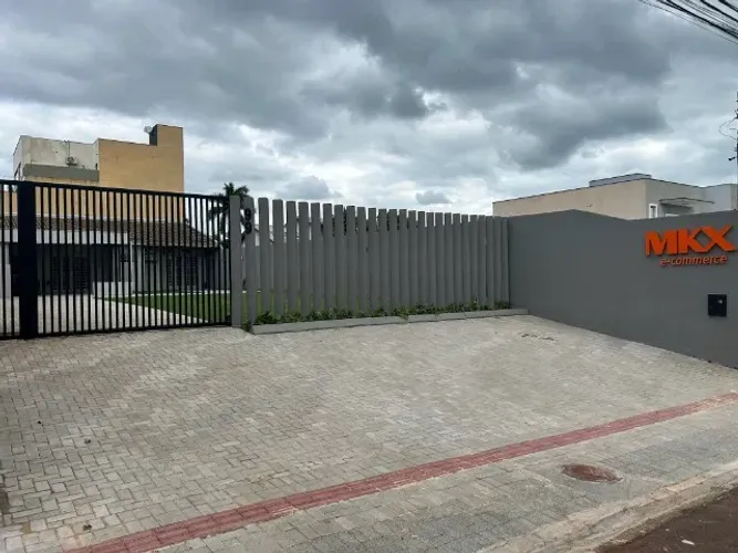 Imóvel comercial c/ estacionamento - ideal p/ clínica - Terras de Santana II
