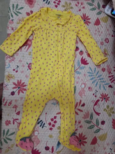 Vendo 04 pijamas Carters 
