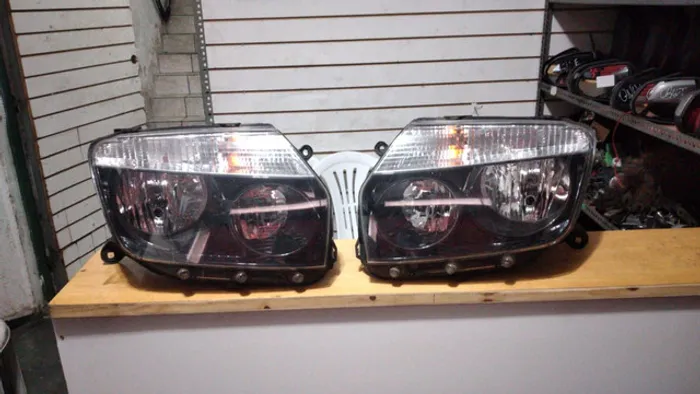 Par farol Duster 13 completo