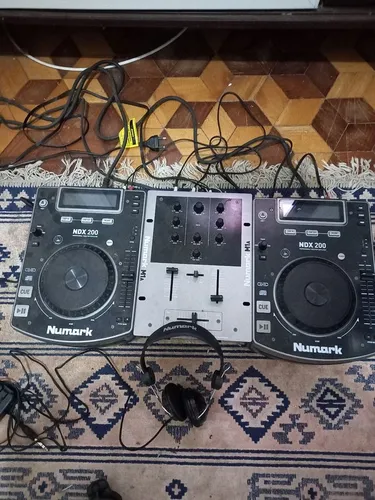 Som de DJ par de CDjotas mais mixer