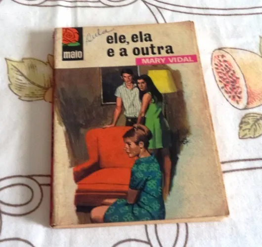 Livro: Ele, Ela E A Outra 1970/73. Autor: Mary Vidal. Coleção Maio.