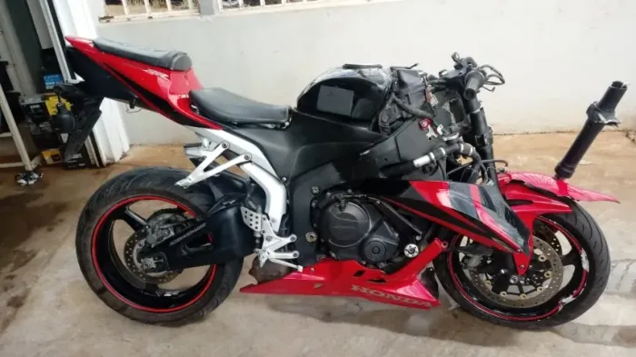 Sucata de moto para venda de peças Honda Cbr600Rr ano 2007 2008