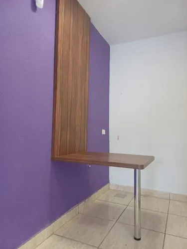 Conjunto Profissional: Mesa para Comércio + Placa em MDF (Semi-novas)