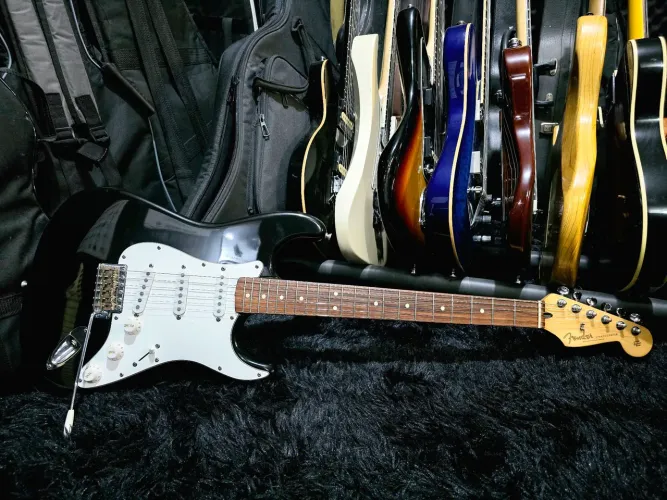 fender stratocaster /ñ Gibson epiphone prs esp ltd ibanez Jackson marshall boss tagima vox