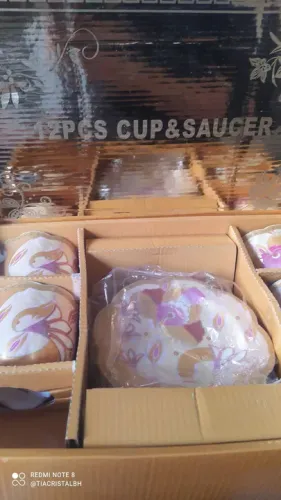 Conjunto Cup & saucer, xícara e pires em porcelana.