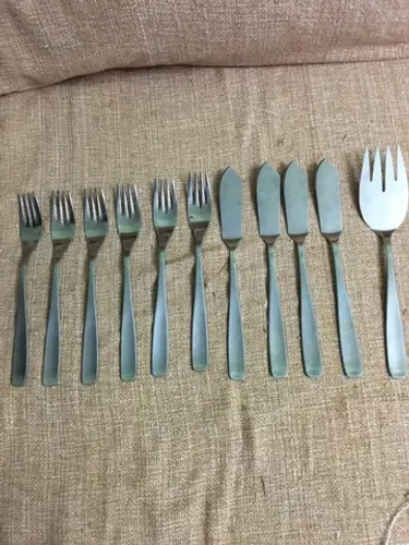 Vendo talheres para comer peixes aparador deaparador de livros elegante e um infllador