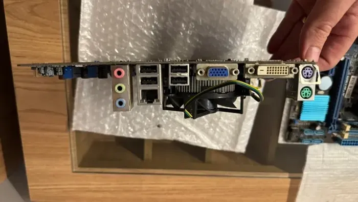 Placa Mae com processador, placa de video, memoria, tudo junto barato