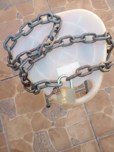 Cadeado com corrente reforçada para segurança