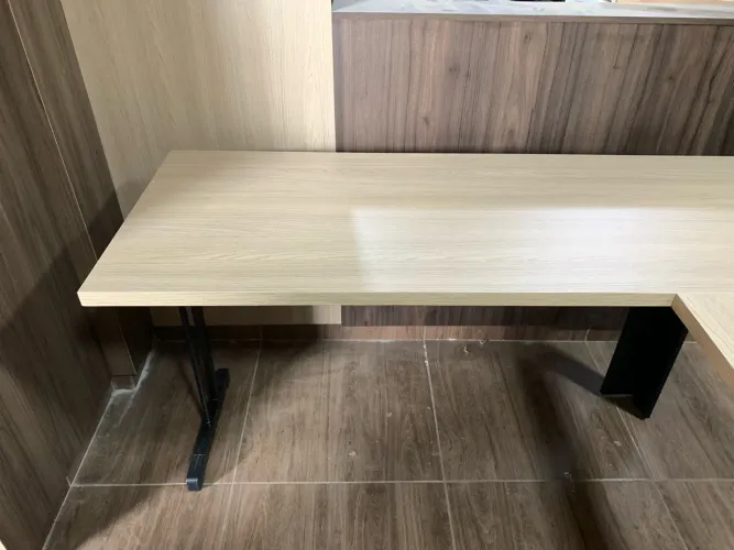Mesa em L sem gaveta