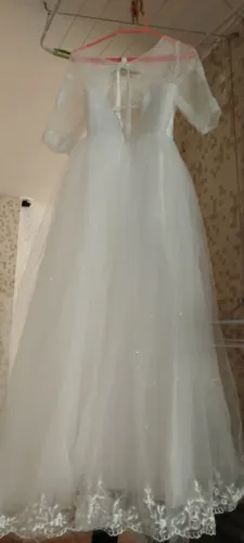 Vestido de noiva elegante e romântico