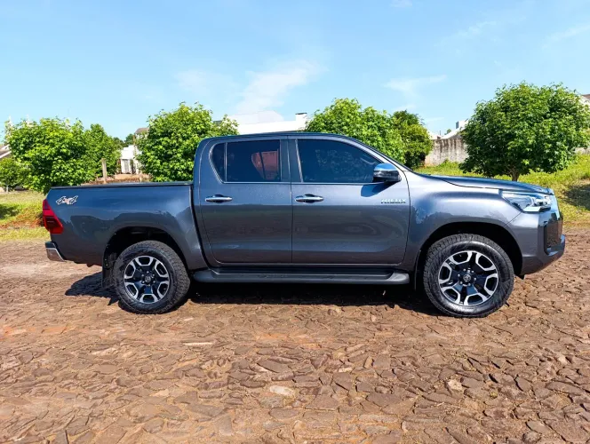 Toyota Hilux CD SRX 4X4 2.8 TDI 16V Diesel Aut. 2023