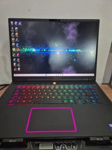 Alienware m16 R2