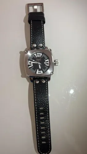 Relógio analógico Everlast com pulseira de couro