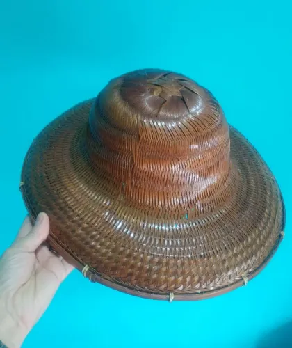 Belíssimo Chapéu em Bambu Trançado - Vietnã