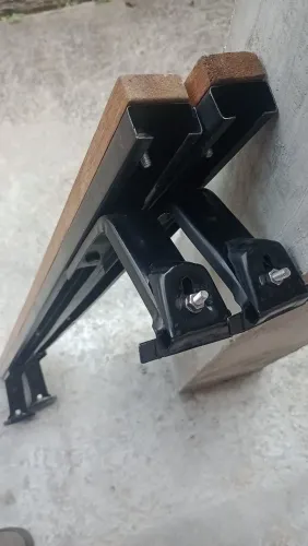 Suporte de teto para carro,em ferro e madeira reforçado com parafuso de inox.