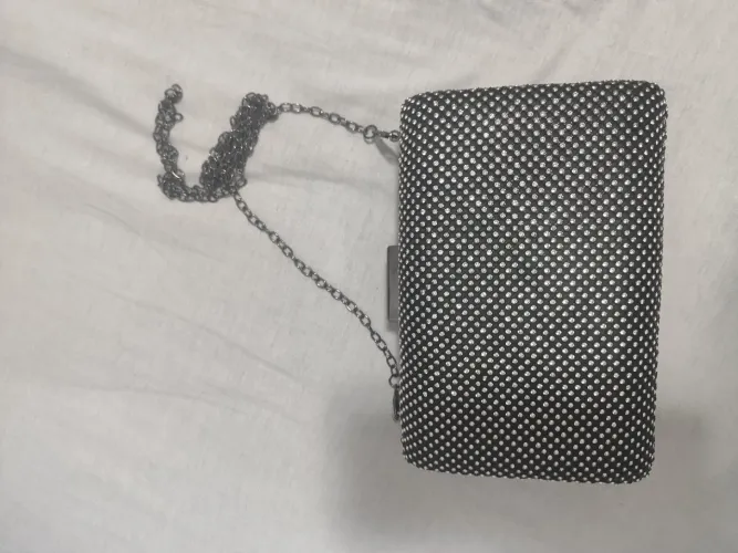 Bolsa de Mão Prateada com Detalhes